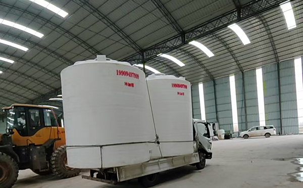 特加厚肃北塑料大桶装车运输交付实录 特加厚肃北塑料大桶装车运输交付实录